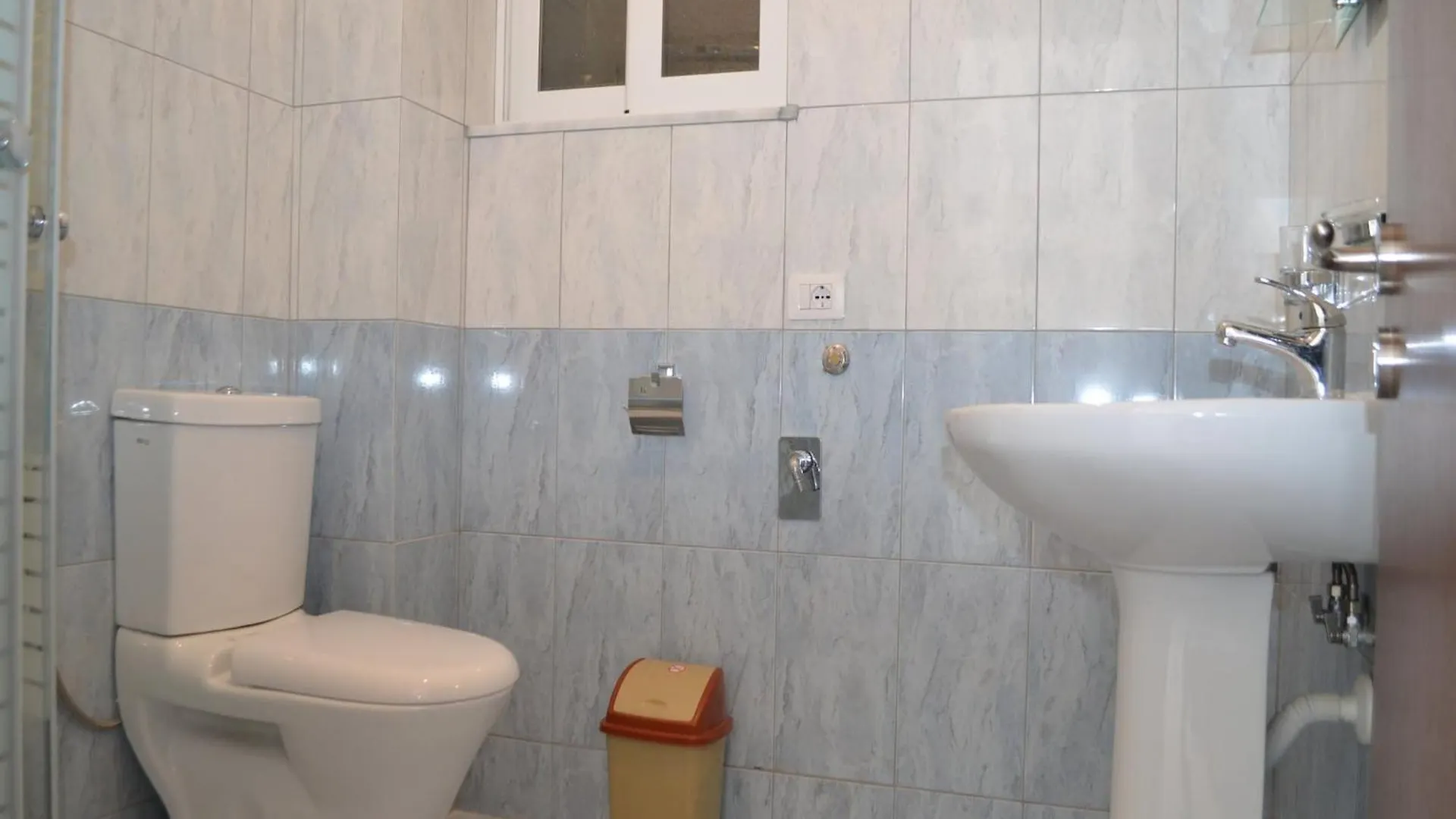 Stylish Saranda Apartment With Balcony & Wi-Fi 0*,  Albanie