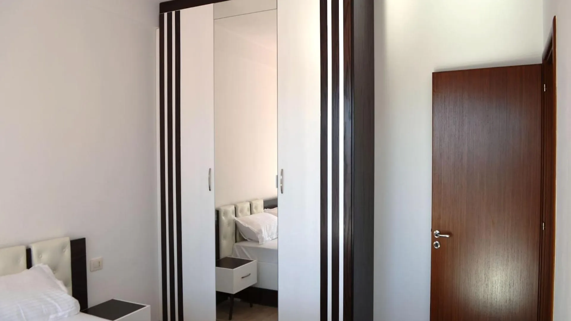 Stylish Saranda Apartment With Balcony & Wi-Fi 0*,  Albanie