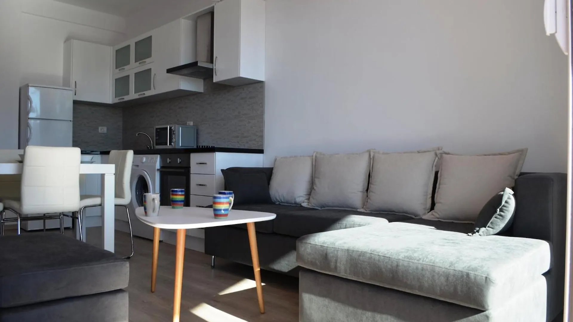 Stylish Saranda Apartment With Balcony & Wi-Fi